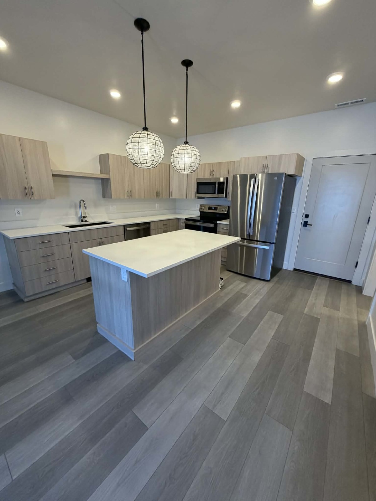 Like NEW! property image