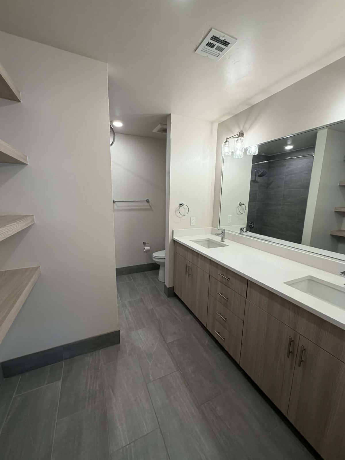 Like NEW! property image